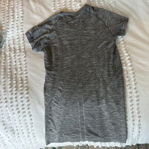 Lulu lemon short sleeve grey top